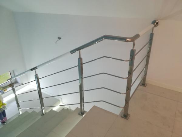 balustrady-schodowe-z-drewnem-3